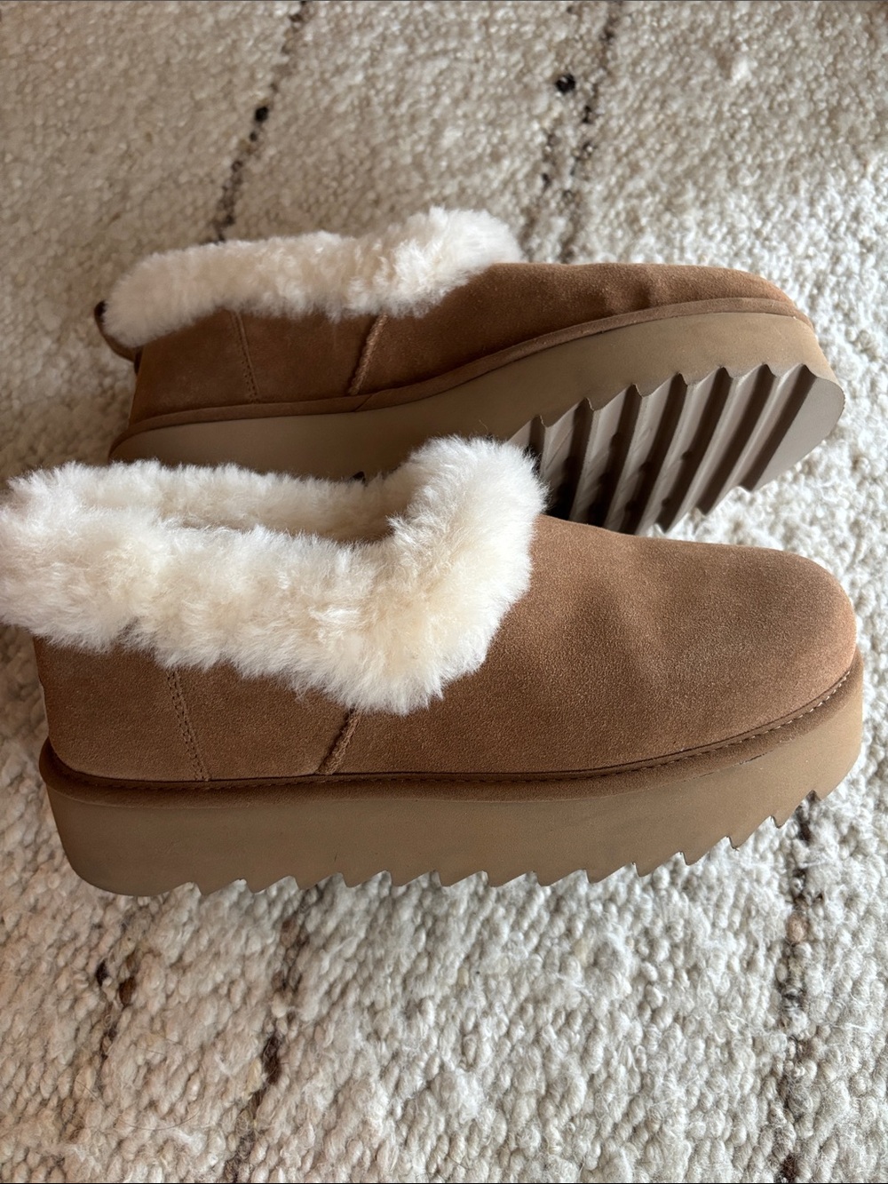 NEW UGG NITA Platform in Chestnut Size 10
